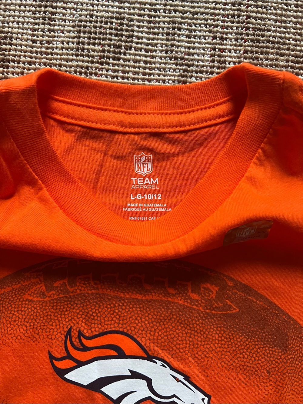 Denver Broncos Orange Football NFL T-Shirt size Large 10/12 - Picture 3 of 4